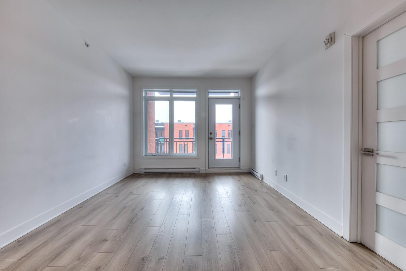 Salon - 407-2350 Av. Aird, Montréal (Mercier/Hochelaga-Maisonneuve), QC - Indoor Photo Showing Other Room