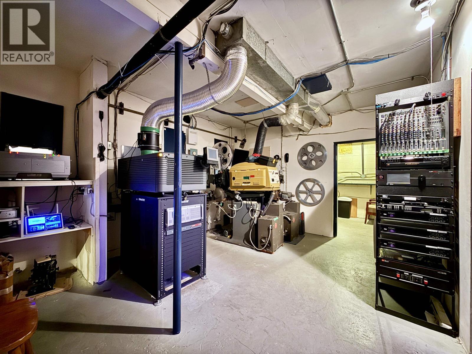 909 Gibsons Way, Gibsons, BC