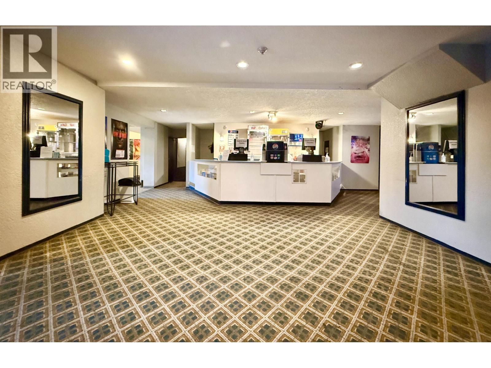 909 Gibsons Way, Gibsons, BC