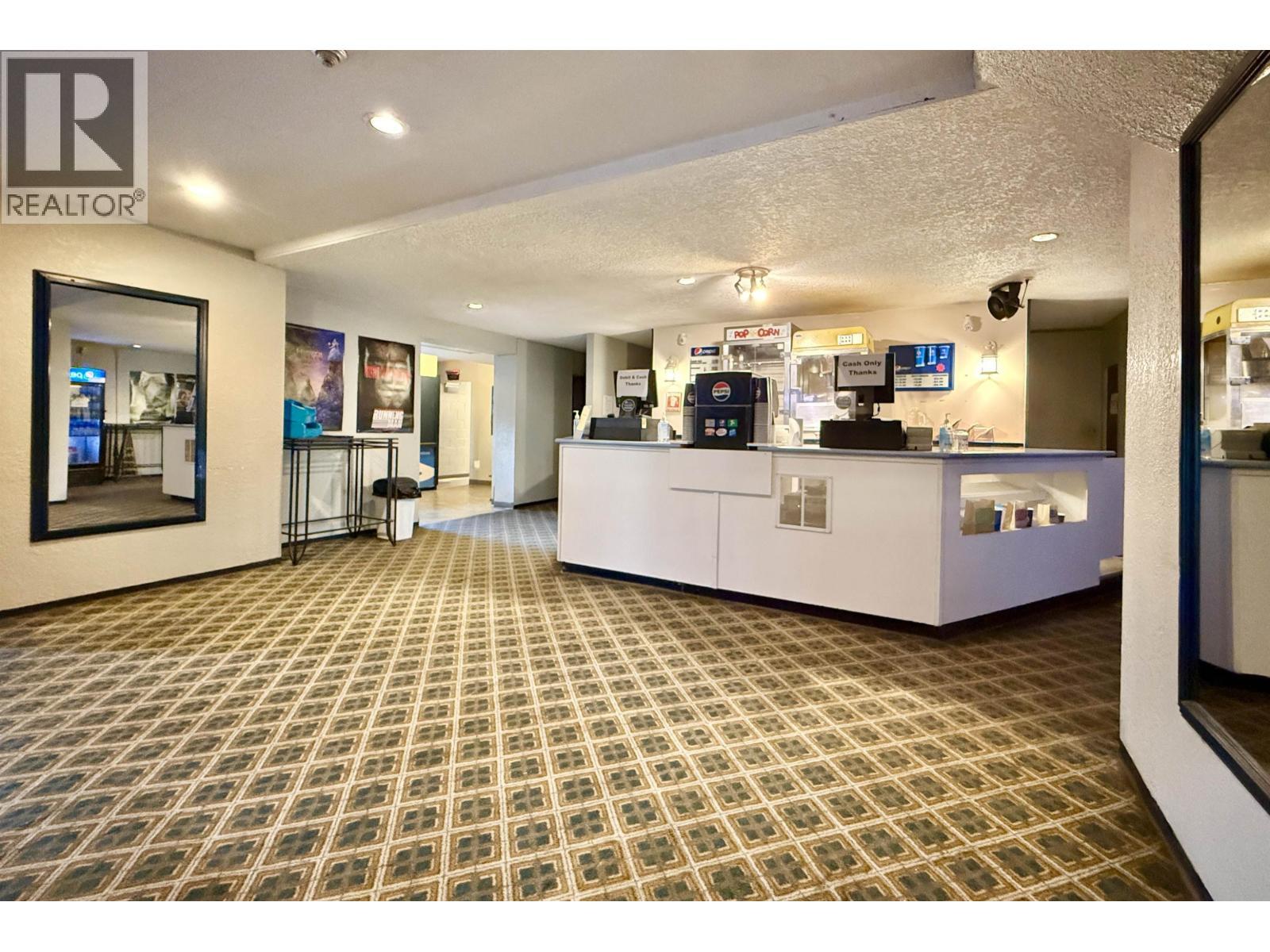 909 Gibsons Way, Gibsons, BC