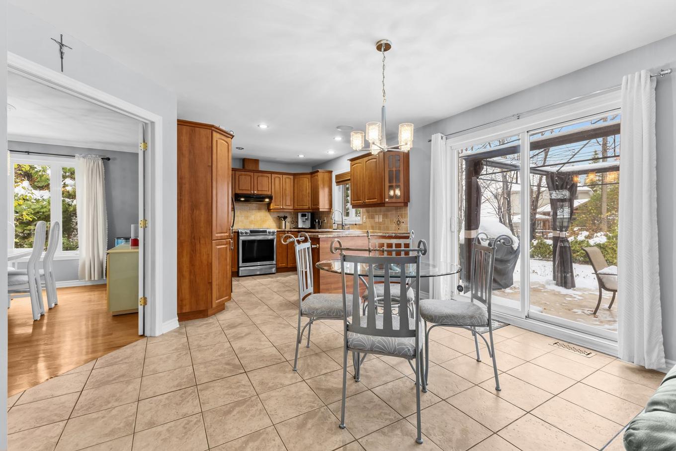 Dinette - 57 Rue De La Valline, Notre-Dame-De-L'Île-Perrot, QC - Indoor Photo Showing Other Room