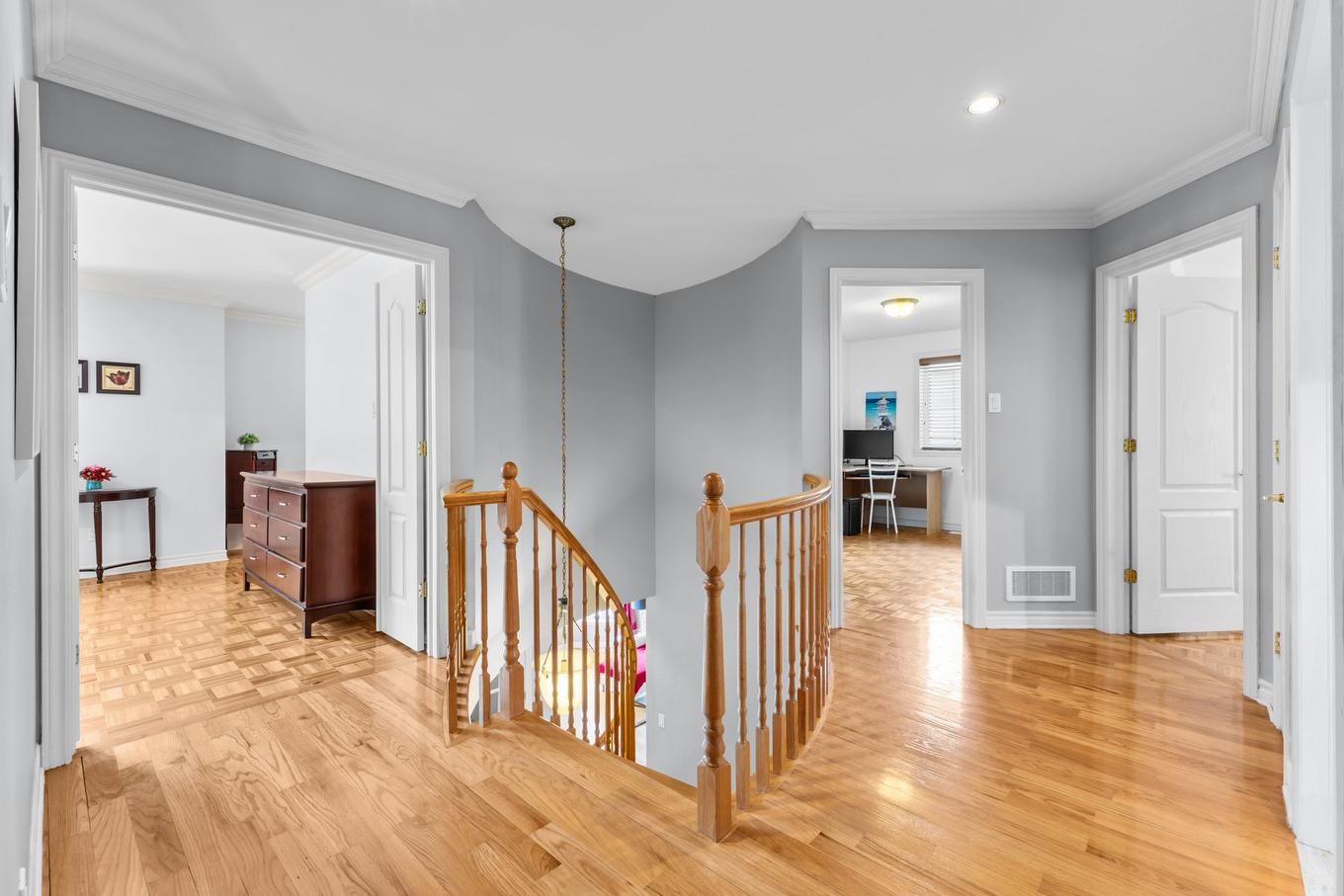 Staircase - 57 Rue De La Valline, Notre-Dame-De-L'Île-Perrot, QC - Indoor Photo Showing Other Room