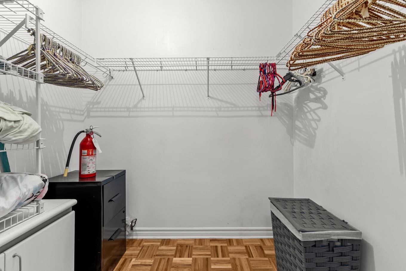 Walk-in closet - 57 Rue De La Valline, Notre-Dame-De-L'Île-Perrot, QC - Indoor With Storage