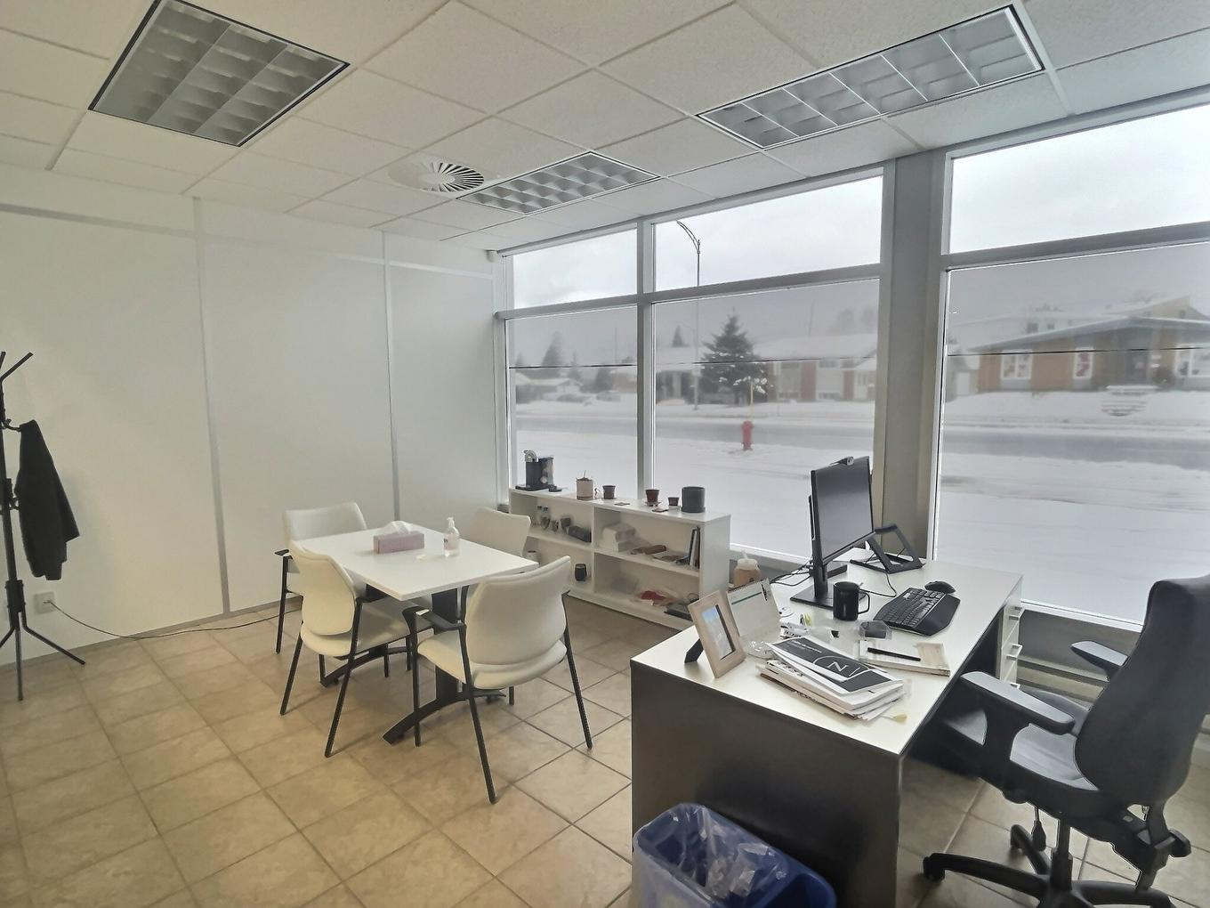 Office - 325 Boul. Rideau, Rouyn-Noranda, QC - Indoor