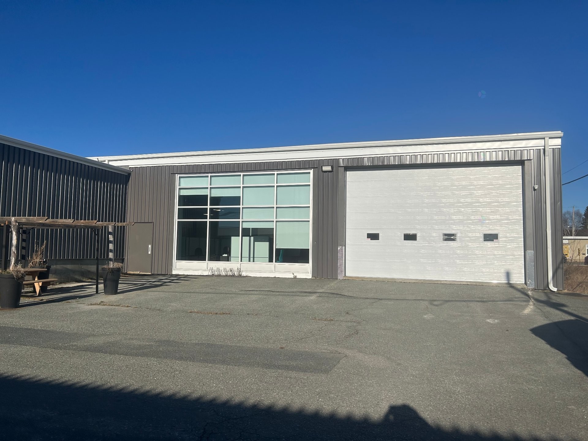 Back of Structure - 325 Boul. Rideau, Rouyn-Noranda, QC - Outdoor