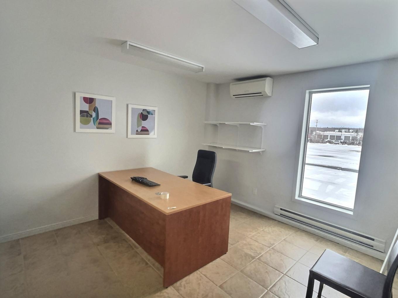 Office - 325 Boul. Rideau, Rouyn-Noranda, QC - Indoor Photo Showing Other Room