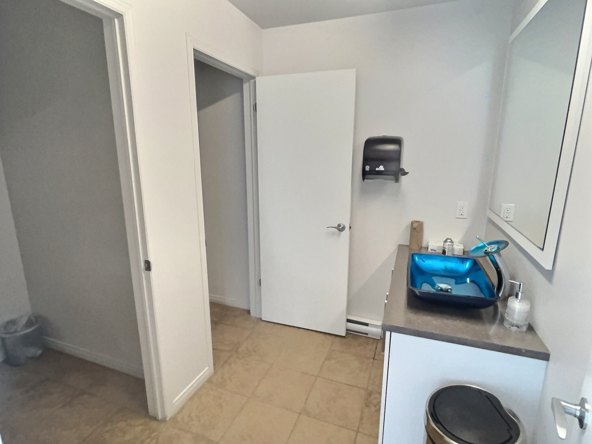 Powder room - 325 Boul. Rideau, Rouyn-Noranda, QC - Indoor