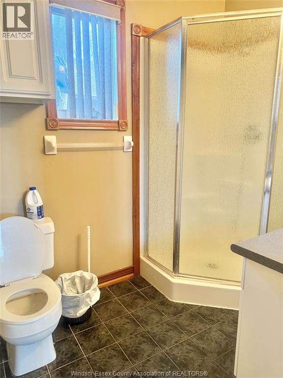 695 Front Road North Unit# Upper/Lower, Amherstburg, ON - Indoor Photo Showing Bathroom