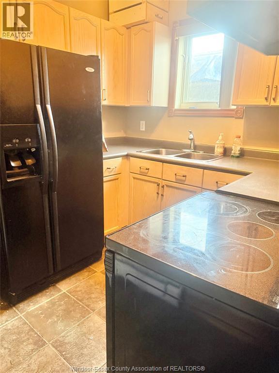695 Front Road North Unit# Upper/Lower, Amherstburg, ON - Indoor Photo Showing Kitchen With Double Sink