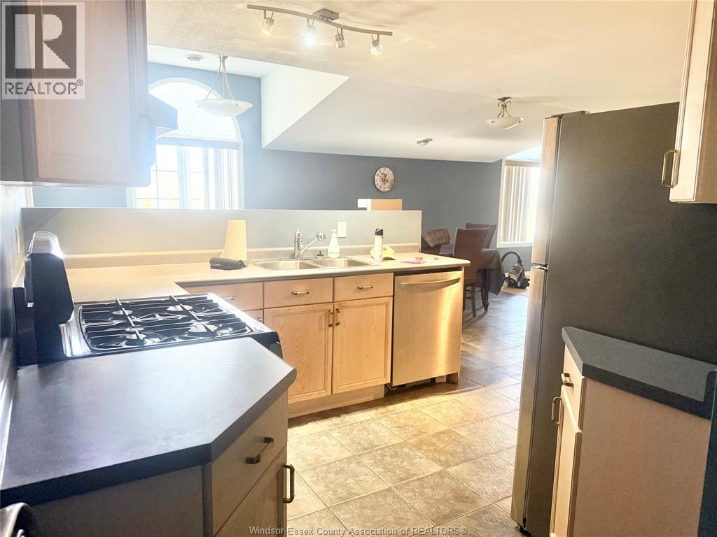 695 Front Road North Unit# Upper/Lower, Amherstburg, ON - Indoor Photo Showing Kitchen