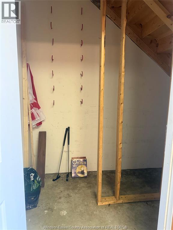 695 Front Road North Unit# Upper/Lower, Amherstburg, ON - Indoor Photo Showing Garage