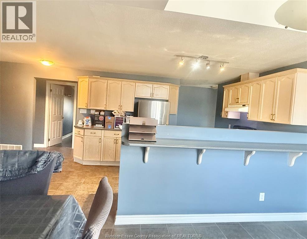 695 Front Road North Unit# Upper/Lower, Amherstburg, ON - Indoor Photo Showing Kitchen