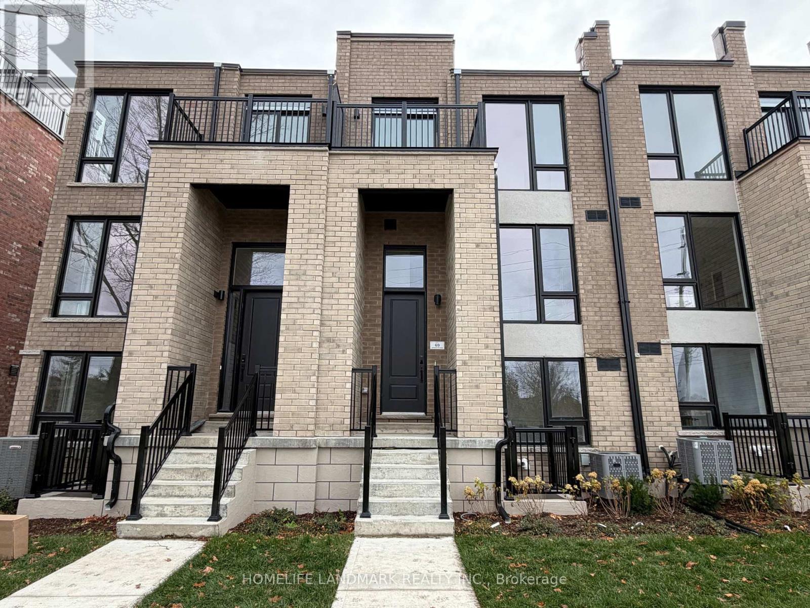 69 Jefferson Side Road, Richmond Hill, ON - Outdoor With Balcony