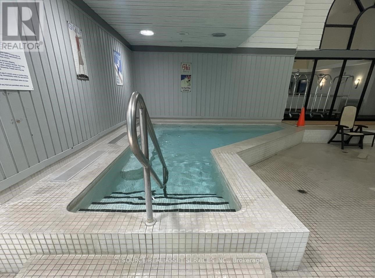 405 - 40 Horseshoe Boulevard, Oro-Medonte, ON - Indoor Photo Showing Other Room With In Ground Pool