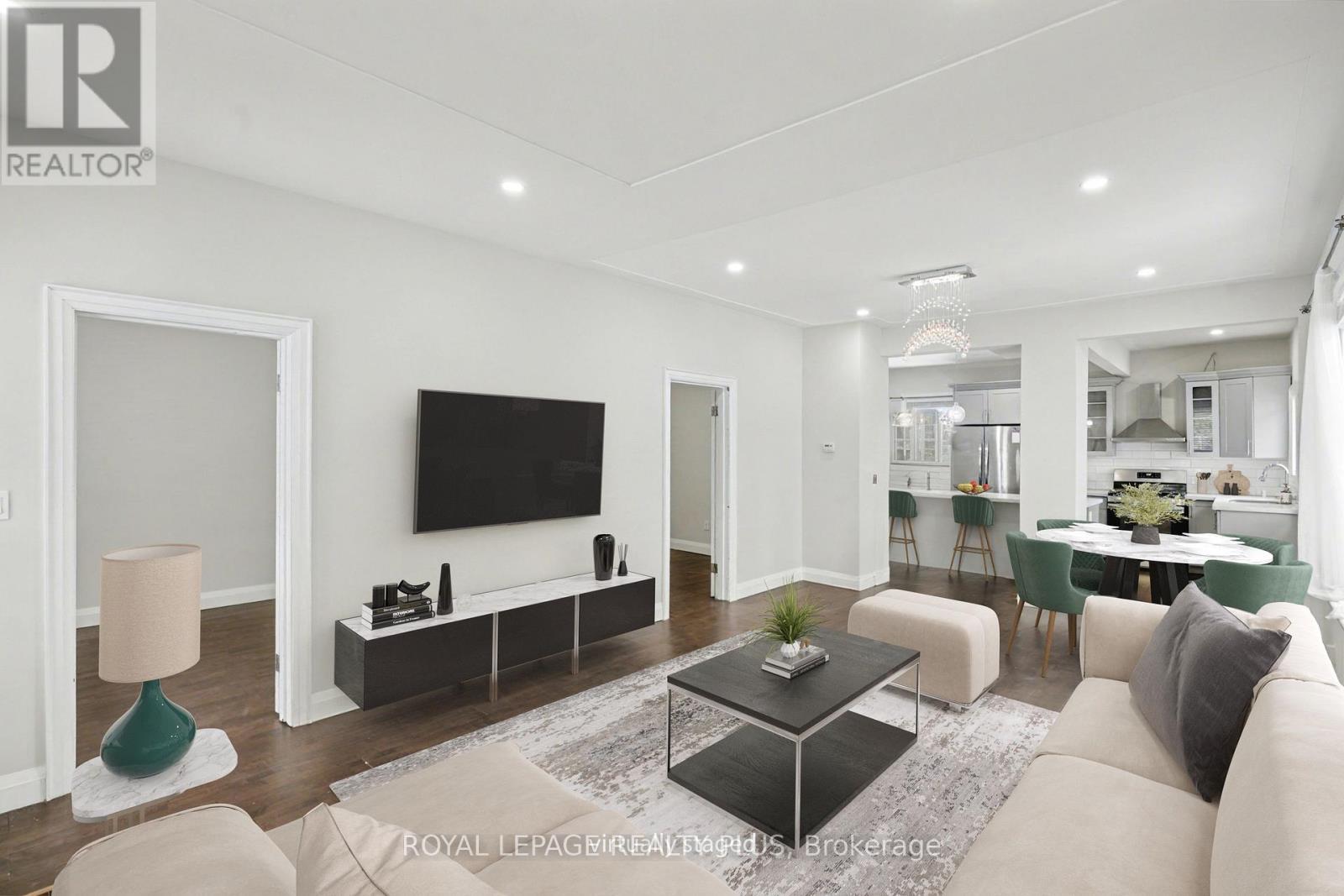 165 Cavell Avenue, Hamilton, ON - Indoor Photo Showing Living Room