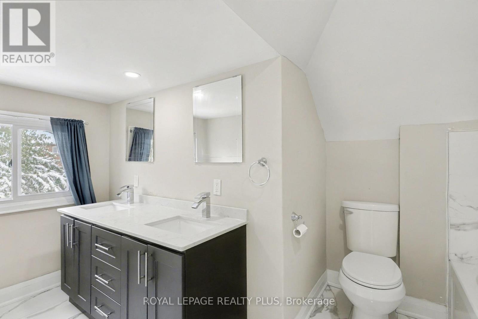 165 Cavell Avenue, Hamilton, ON - Indoor Photo Showing Bathroom