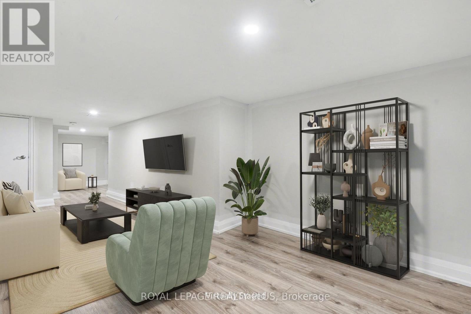 165 Cavell Avenue, Hamilton, ON - Indoor Photo Showing Living Room