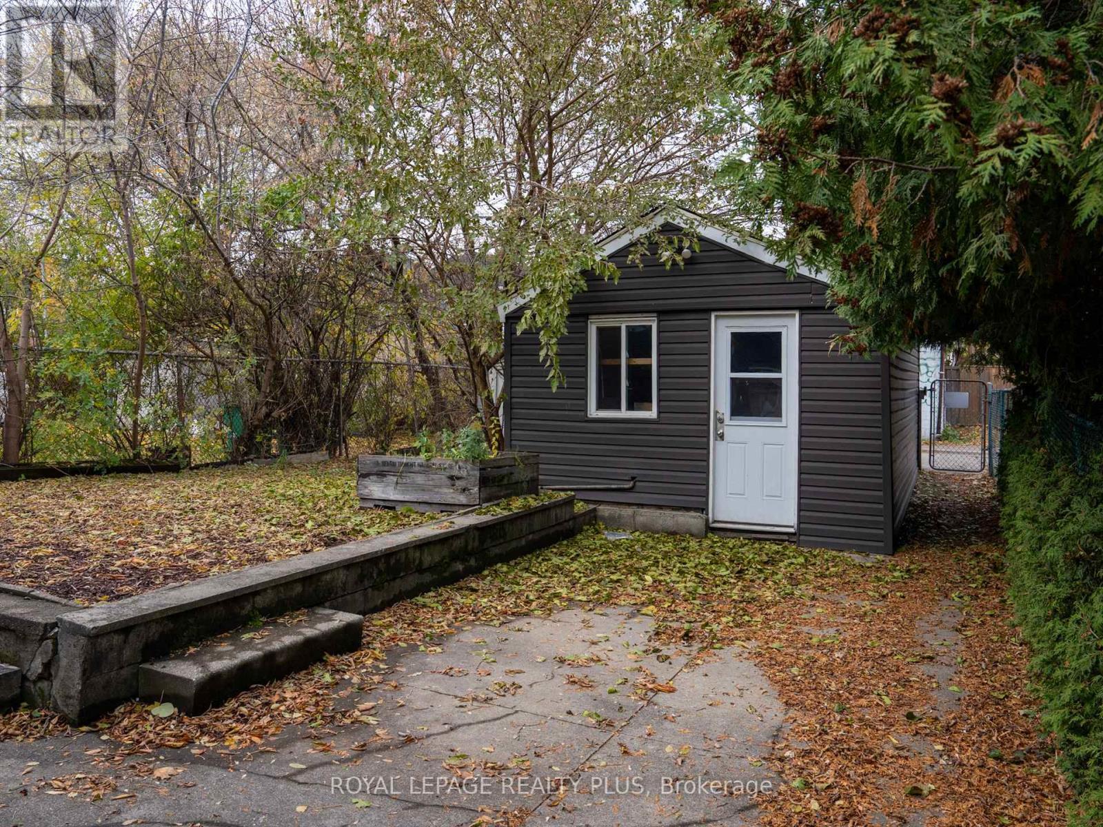 165 Cavell Avenue, Hamilton, ON - Outdoor