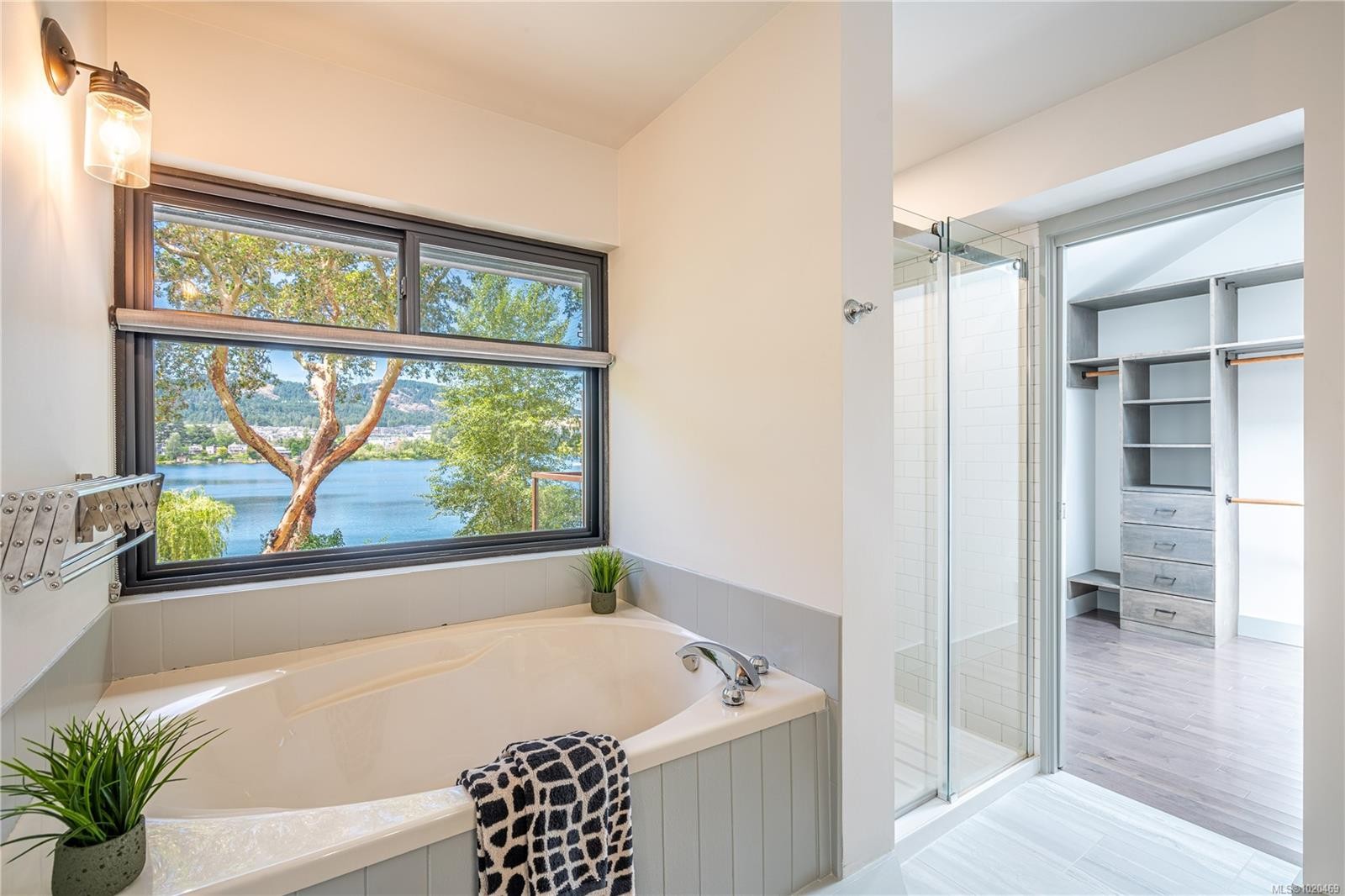 2880 Leigh Rd, Langford, BC