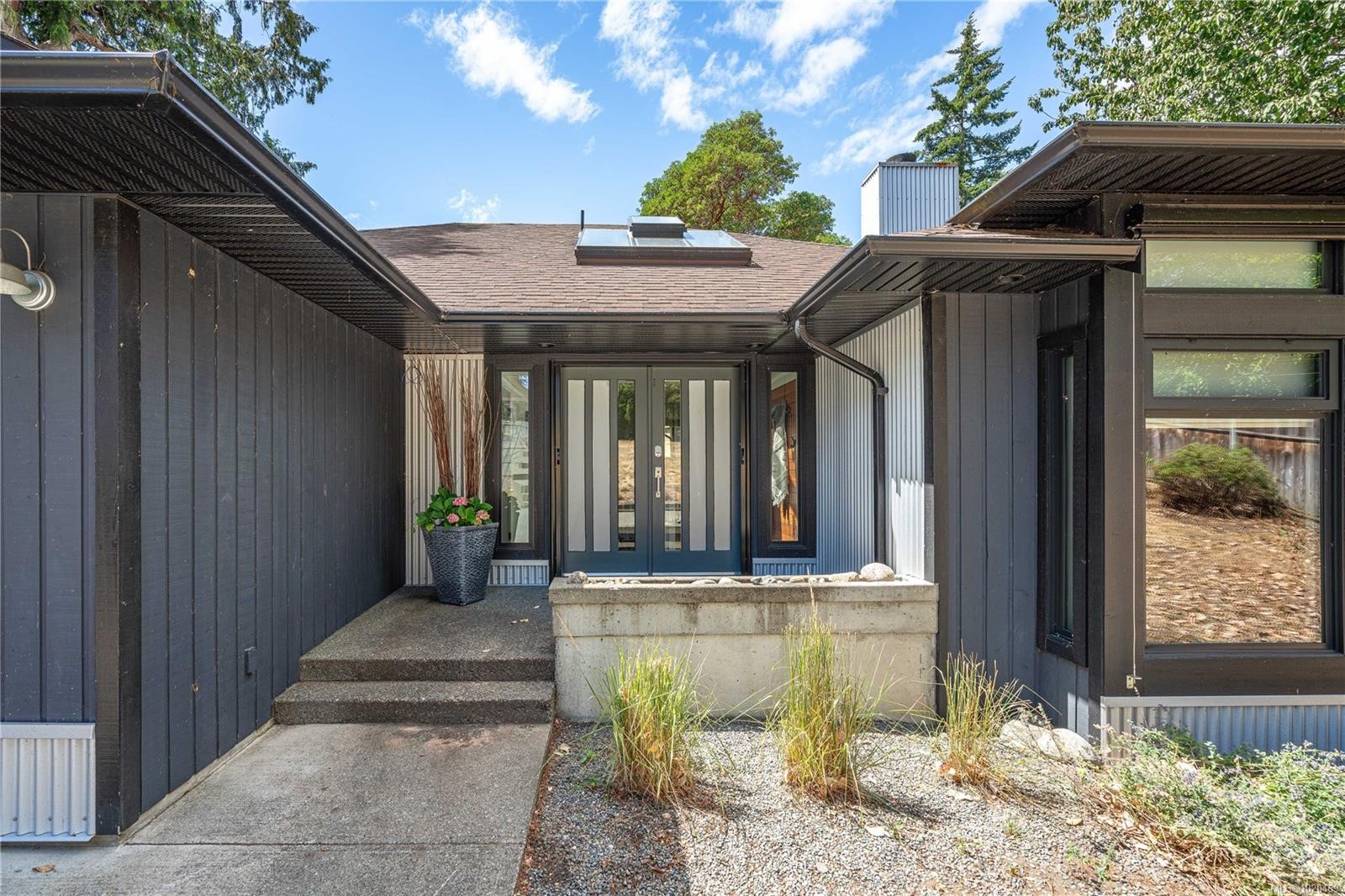 2880 Leigh Rd, Langford, BC