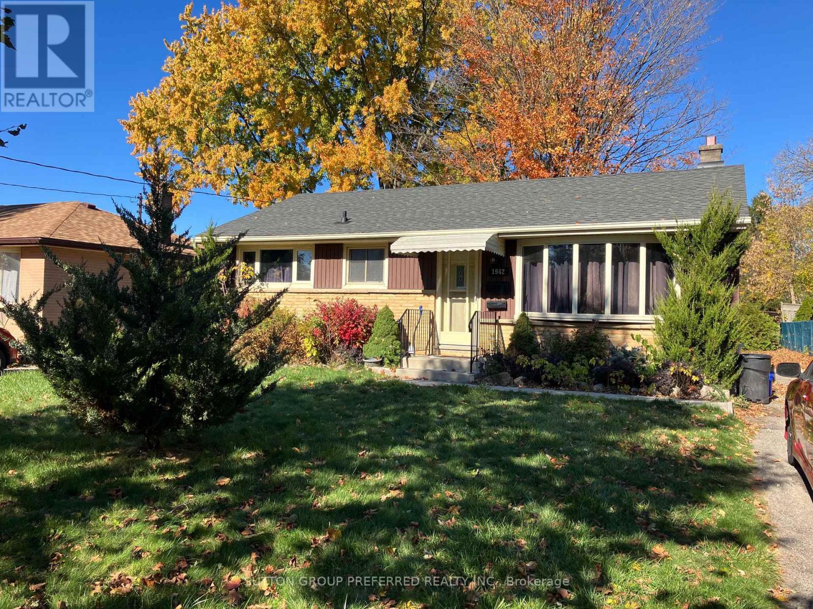 1942 Duluth Crescent, London East (East I), ON - Outdoor