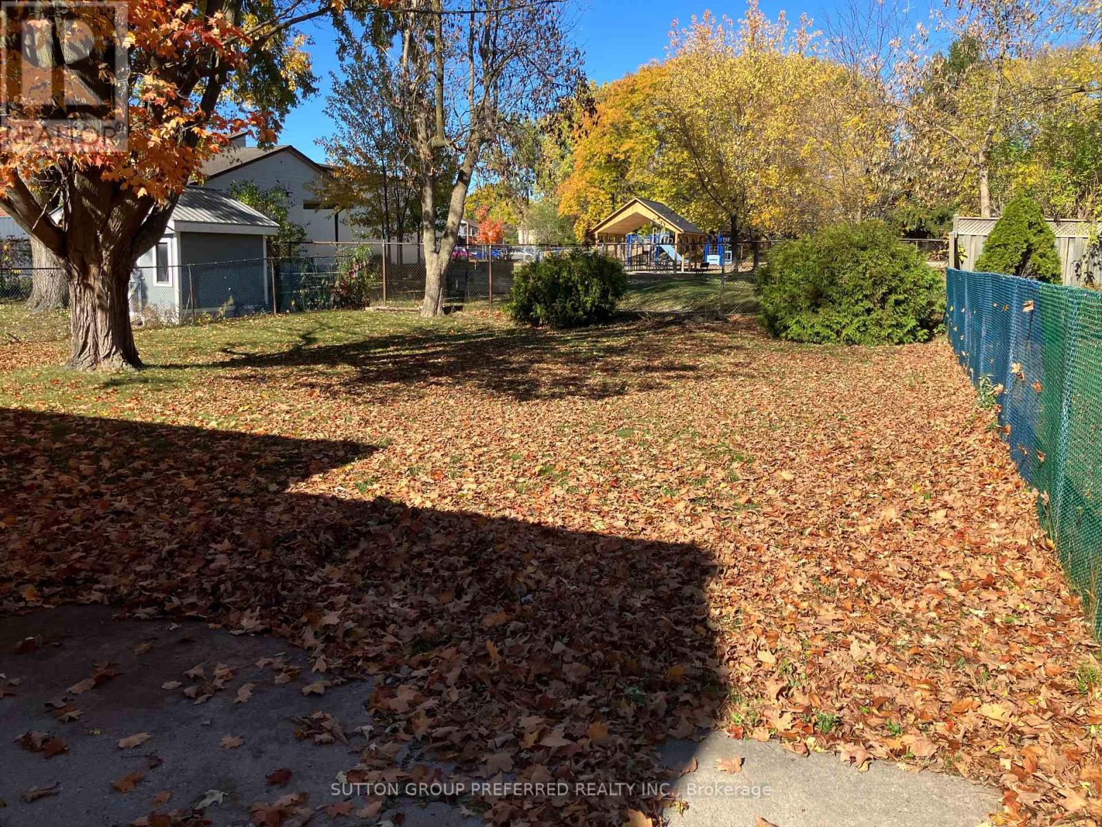 1942 Duluth Crescent, London East (East I), ON - Outdoor