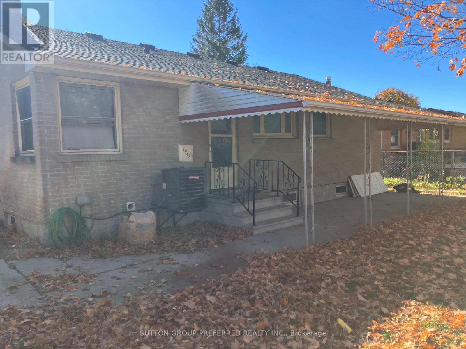 1942 Duluth Crescent, London East (East I), ON - Outdoor