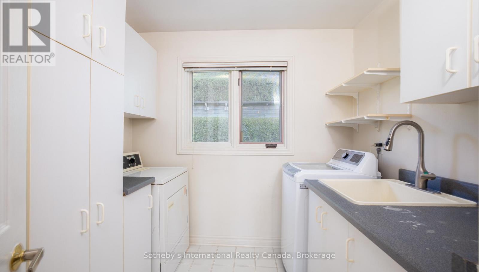 12 Matson Drive, Caledon (Palgrave), ON - Indoor Photo Showing Laundry Room
