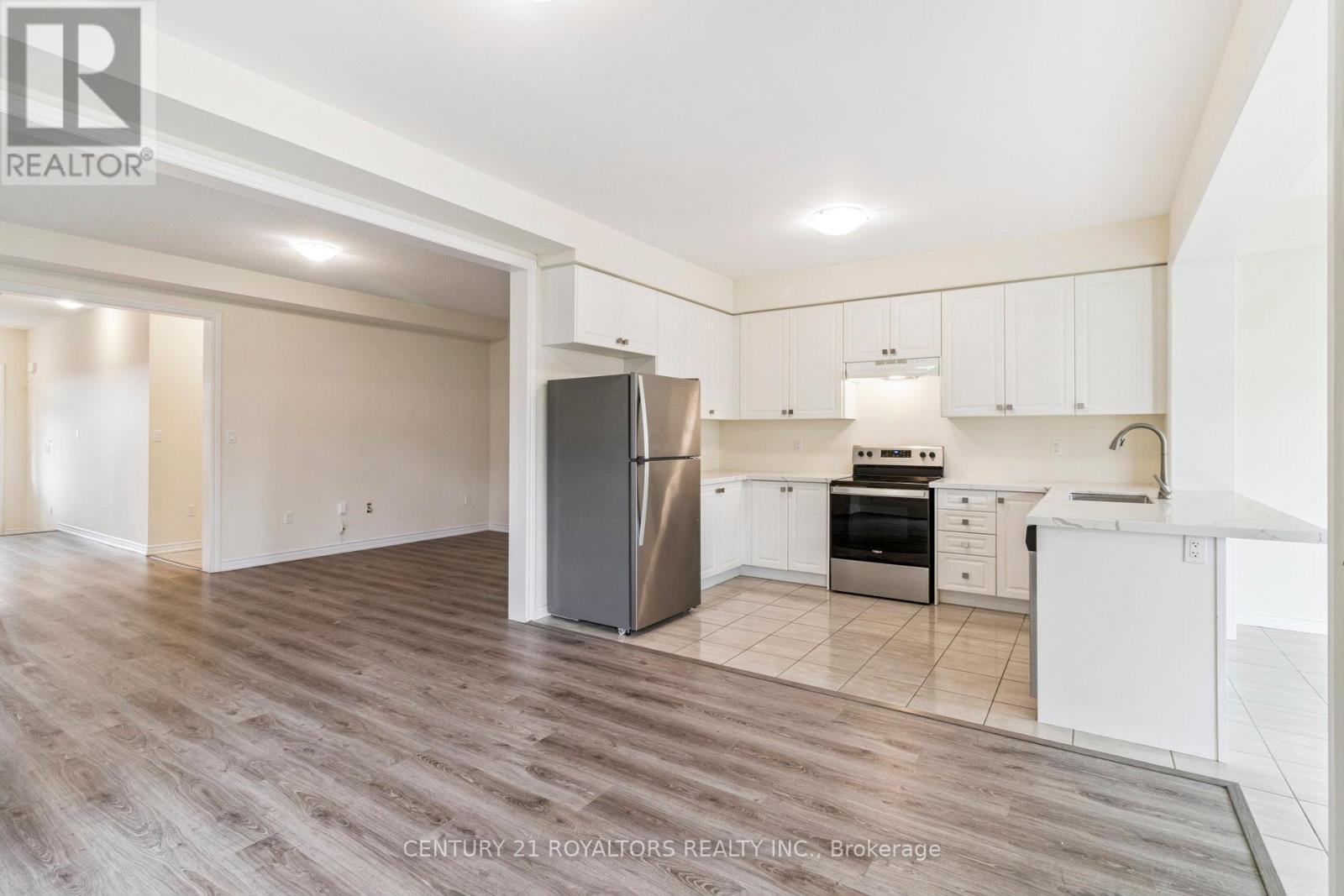 25 Ferragine Crescent, Bradford West Gwillimbury, ON - Indoor Photo Showing Kitchen With Stainless Steel Kitchen