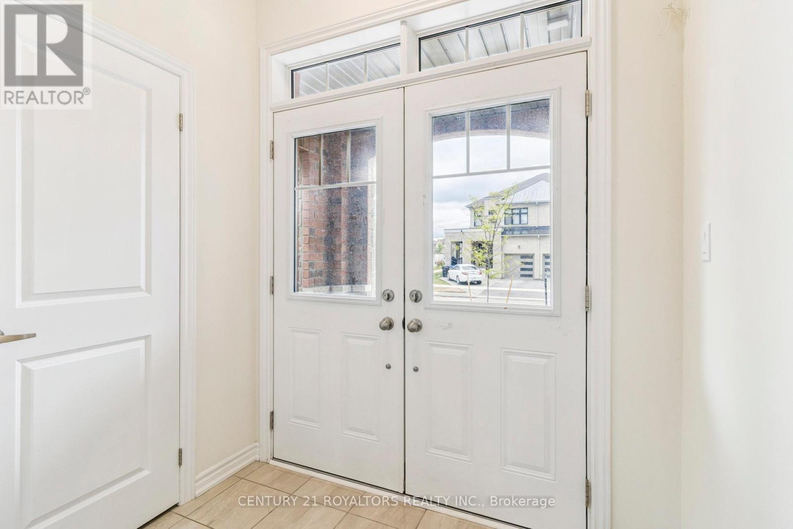 25 Ferragine Crescent, Bradford West Gwillimbury, ON - Indoor Photo Showing Other Room