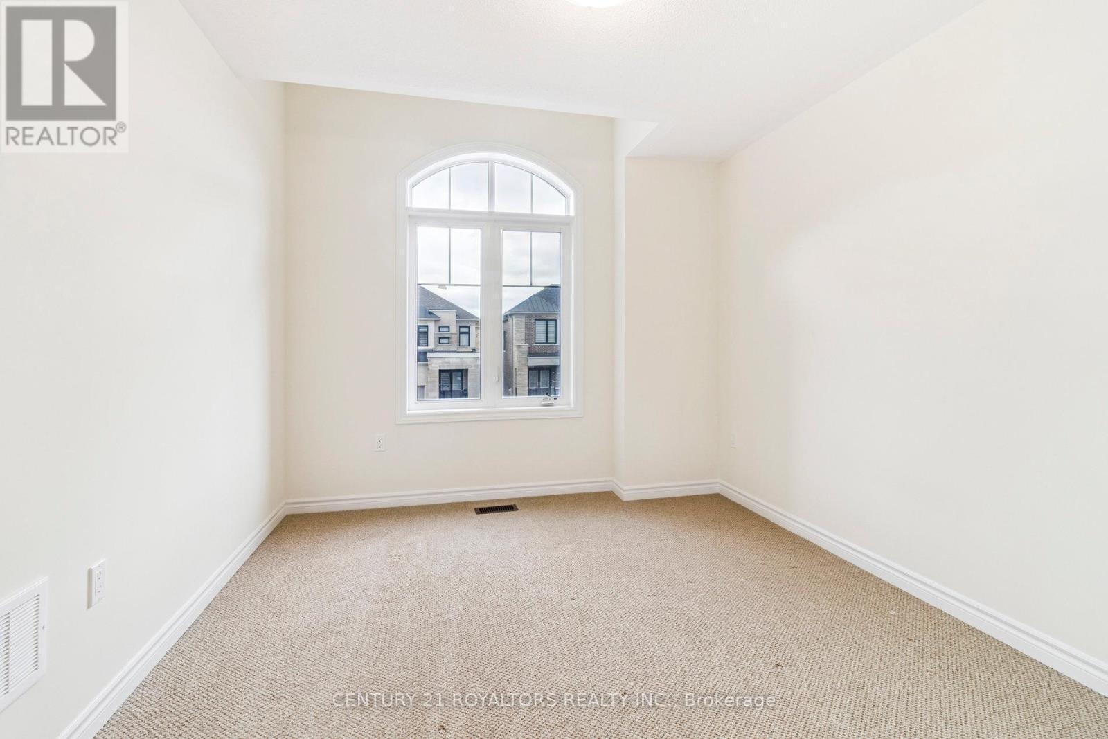 25 Ferragine Crescent, Bradford West Gwillimbury, ON - Indoor Photo Showing Other Room