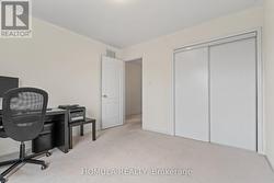 Spacious room with a closet -