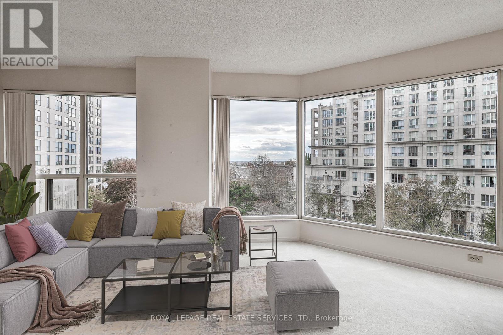 611 - 2269 Lake Shore Boulevard W, Toronto, ON - Indoor Photo Showing Living Room