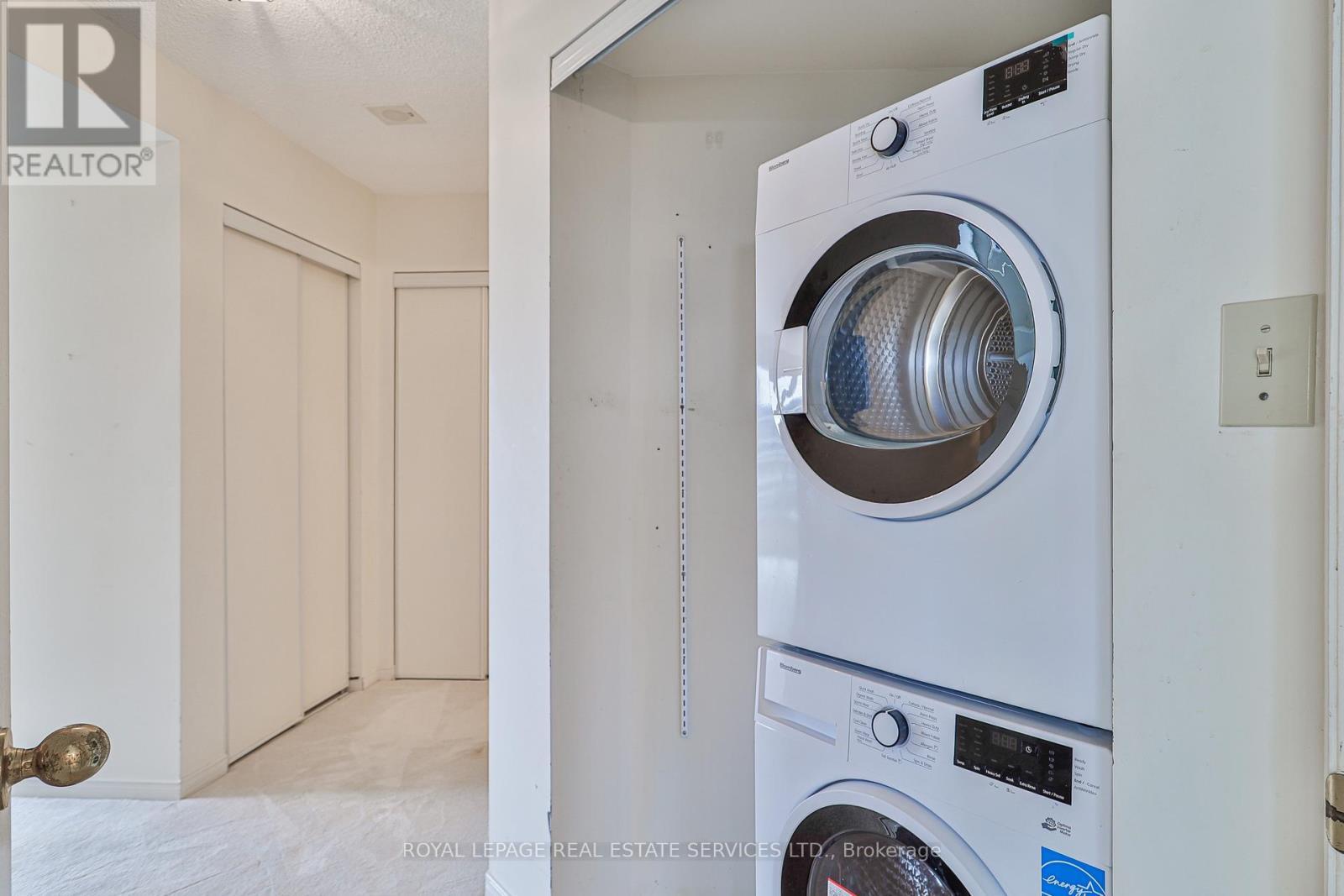 611 - 2269 Lake Shore Boulevard W, Toronto, ON - Indoor Photo Showing Laundry Room
