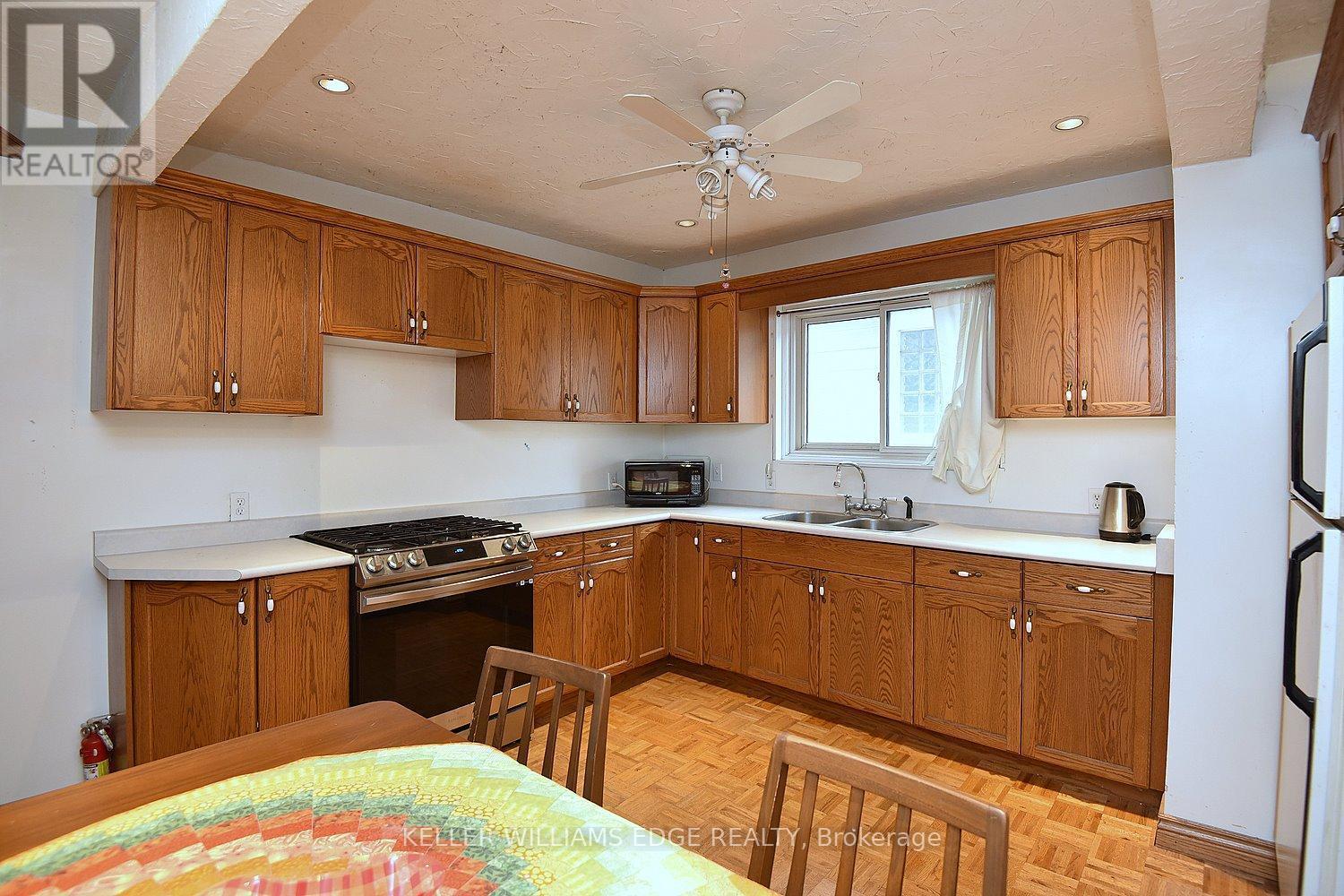 149 Ivon Avenue, Hamilton, ON - Indoor Photo Showing Kitchen With Double Sink
