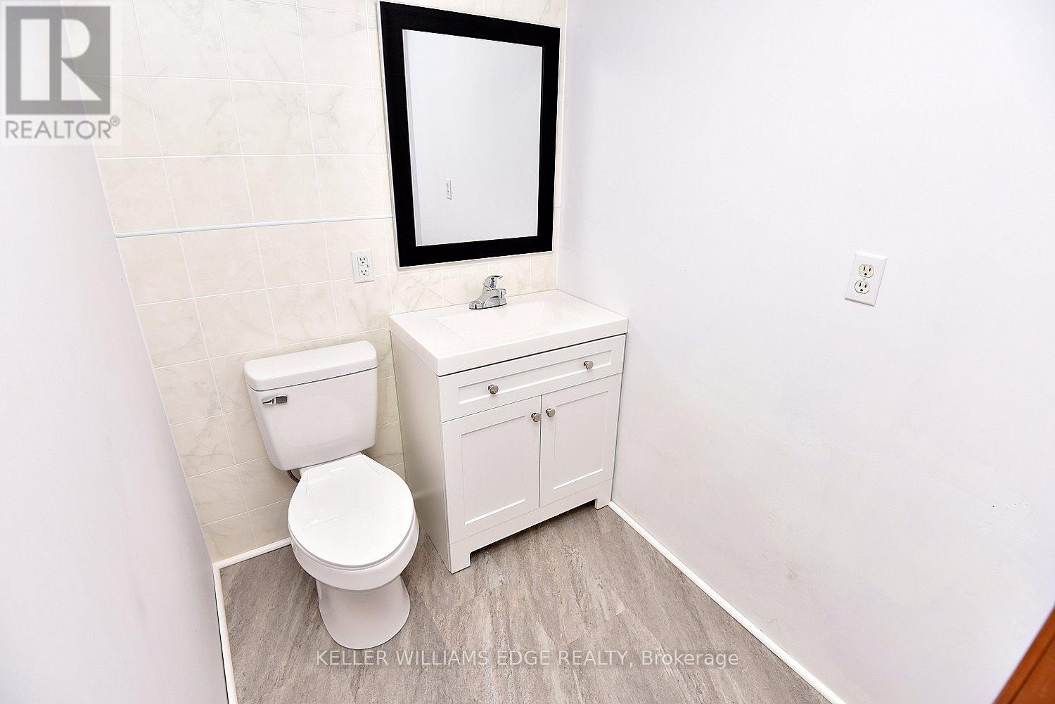 149 Ivon Avenue, Hamilton, ON - Indoor Photo Showing Bathroom