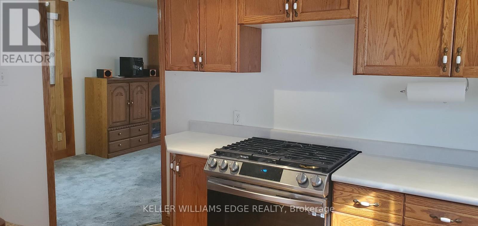 149 Ivon Avenue, Hamilton, ON - Indoor Photo Showing Kitchen
