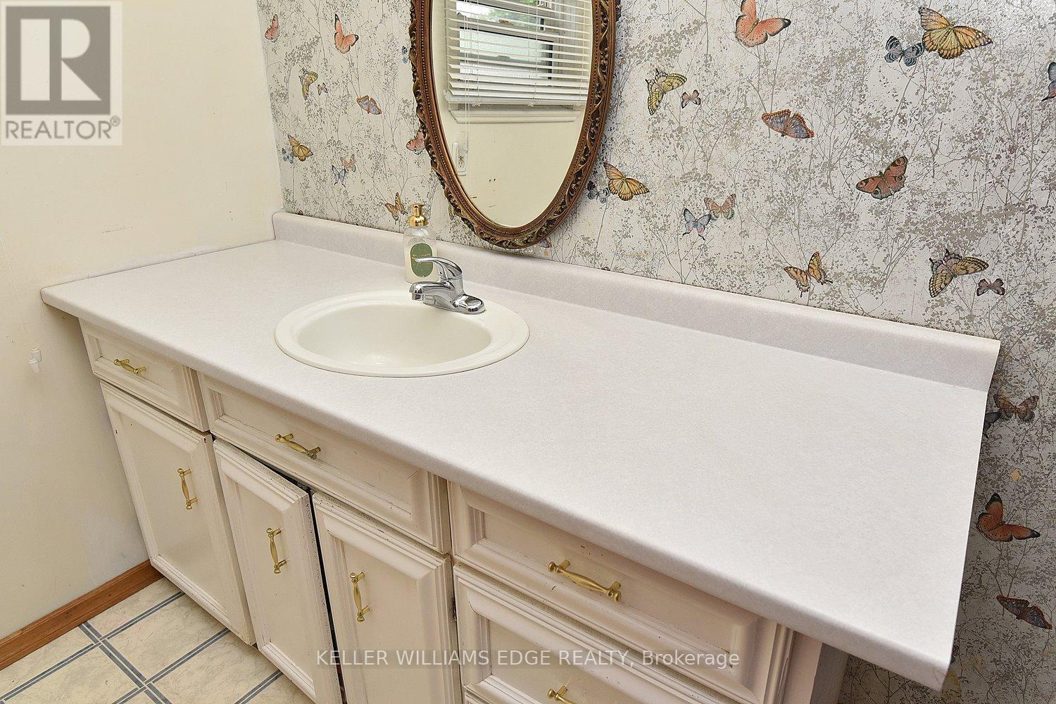 149 Ivon Avenue, Hamilton, ON - Indoor Photo Showing Bathroom