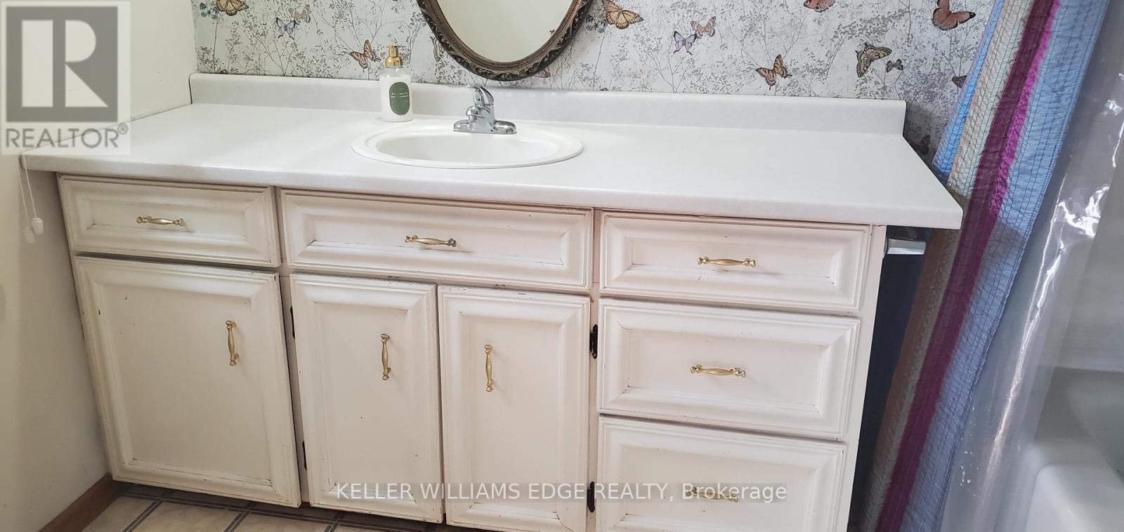 149 Ivon Avenue, Hamilton, ON - Indoor Photo Showing Bathroom