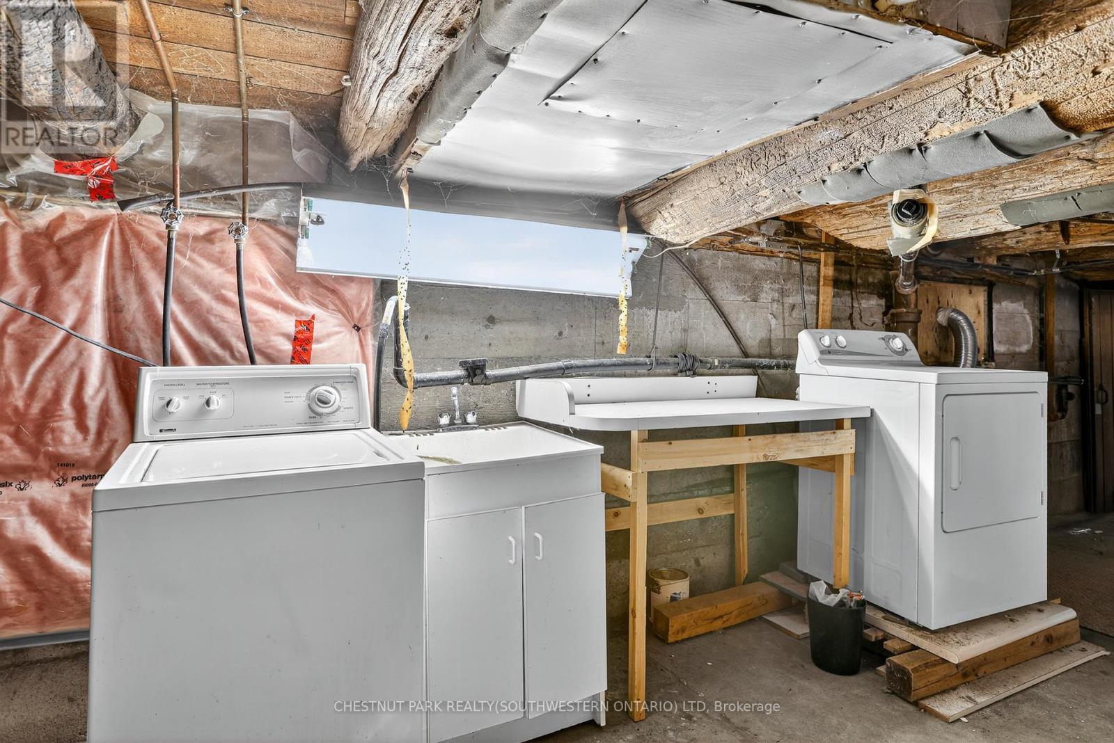 50 Ridout Street, Kawartha Lakes, ON - Indoor Photo Showing Laundry Room