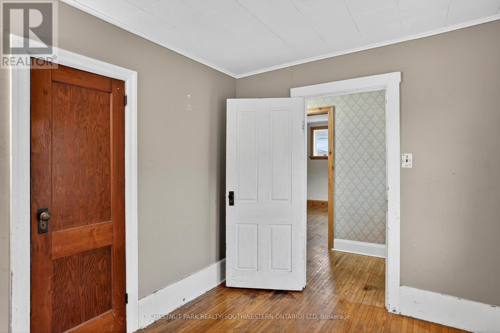 50 Ridout Street, Kawartha Lakes, ON - Indoor