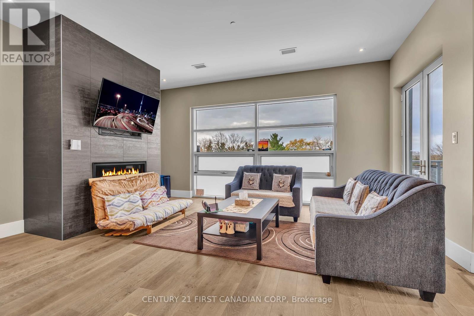 303 - 1705 Fiddlehead Place, London North (North R), ON - Indoor Photo Showing Living Room