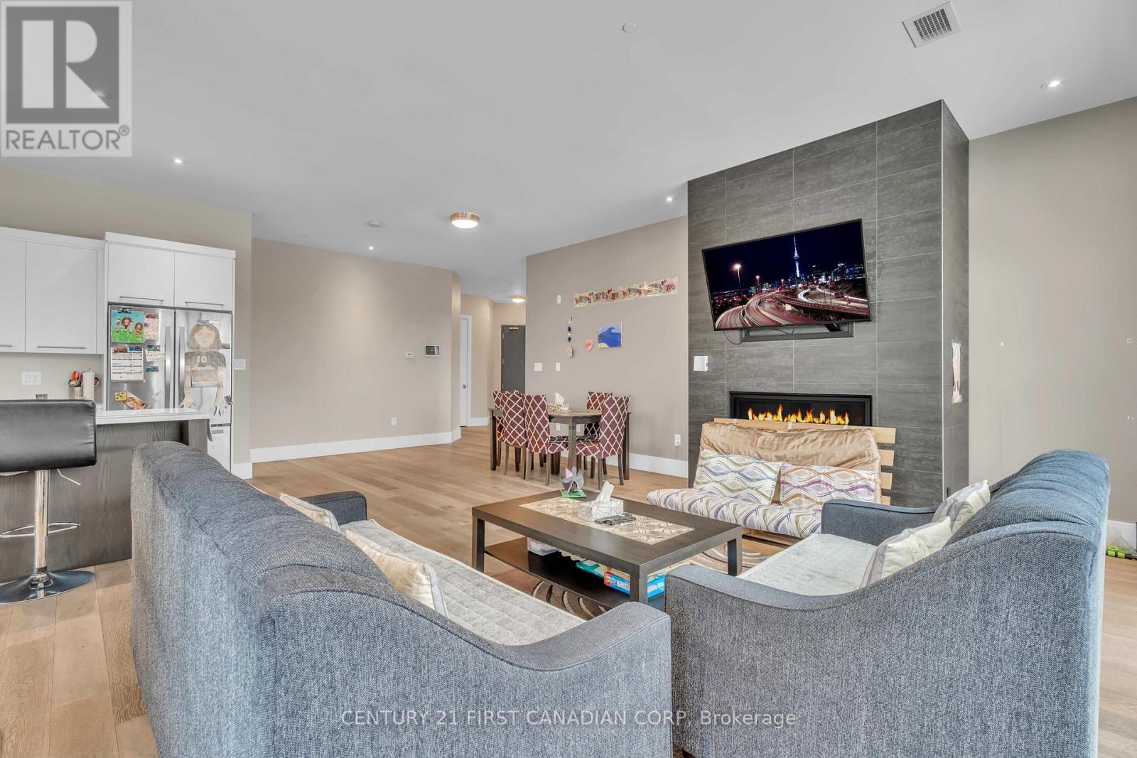 303 - 1705 Fiddlehead Place, London North (North R), ON - Indoor Photo Showing Living Room