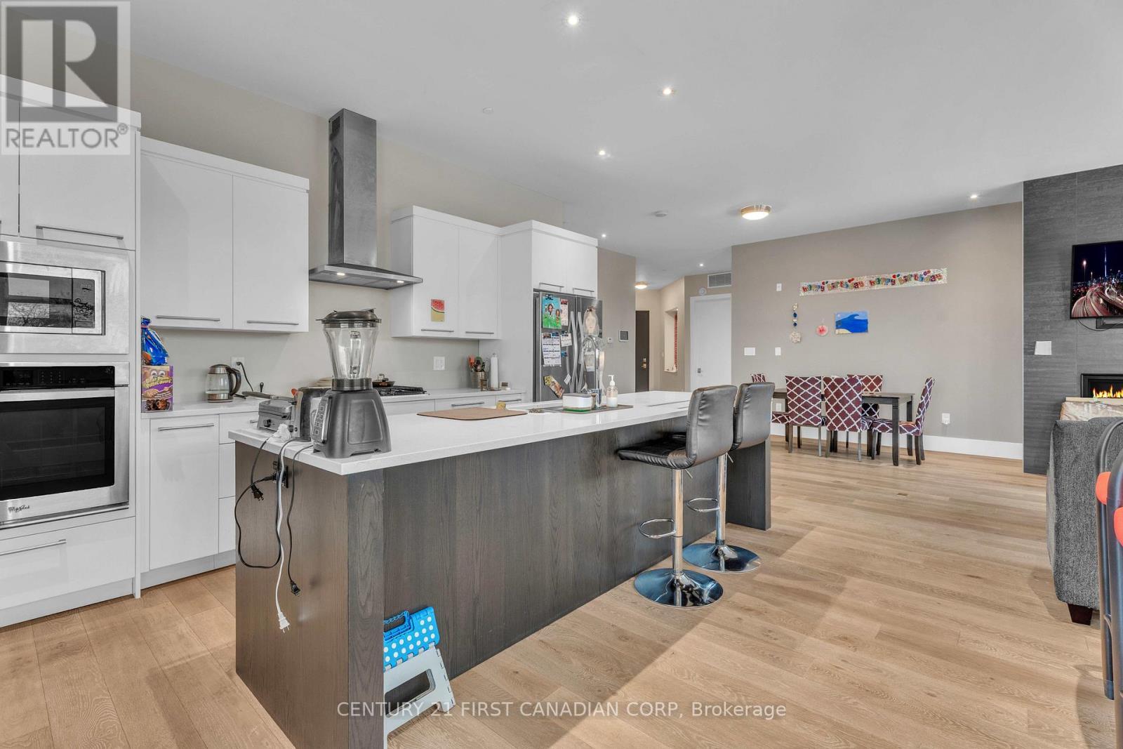 303 - 1705 Fiddlehead Place, London North (North R), ON - Indoor Photo Showing Kitchen With Upgraded Kitchen