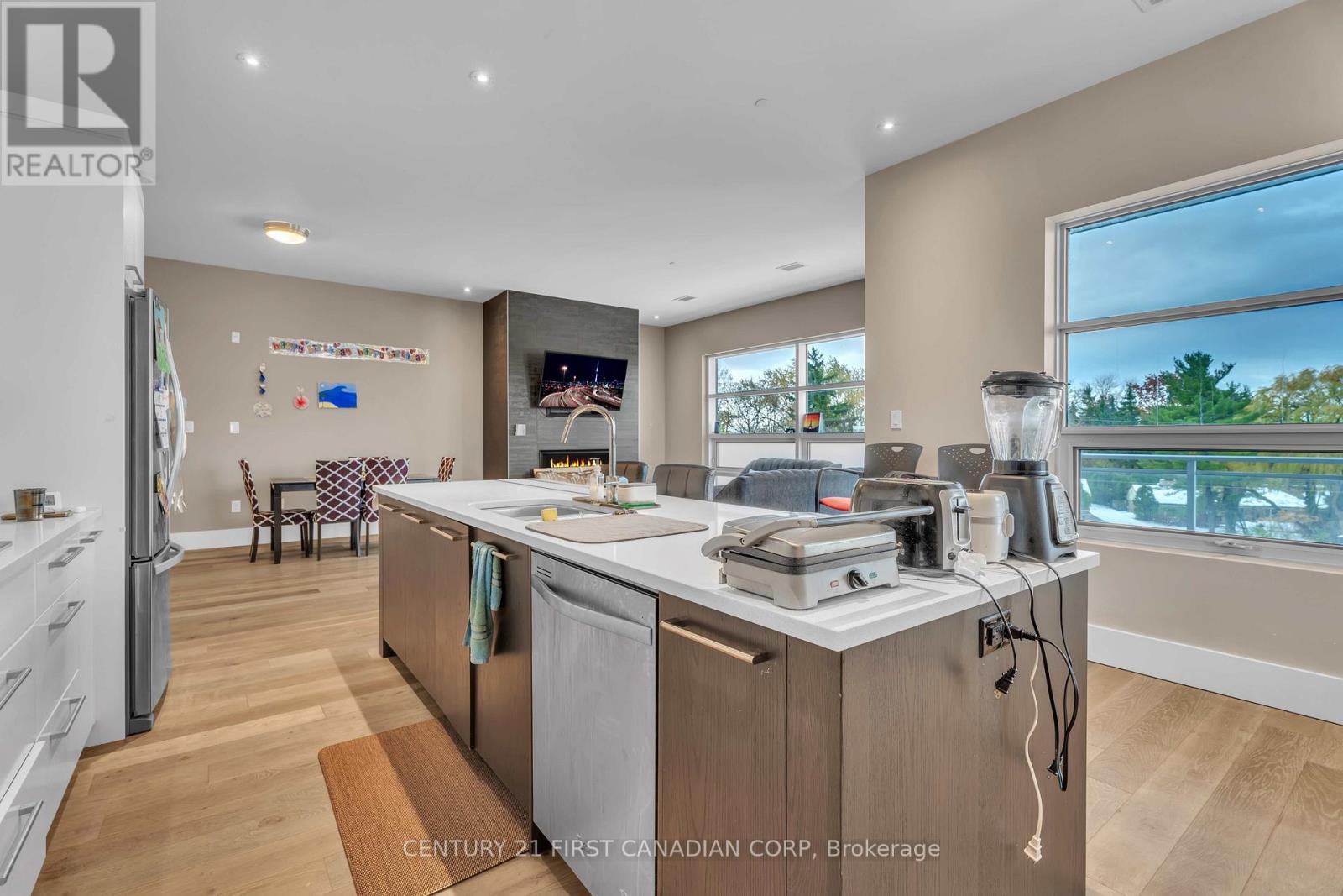 303 - 1705 Fiddlehead Place, London North (North R), ON - Indoor Photo Showing Kitchen