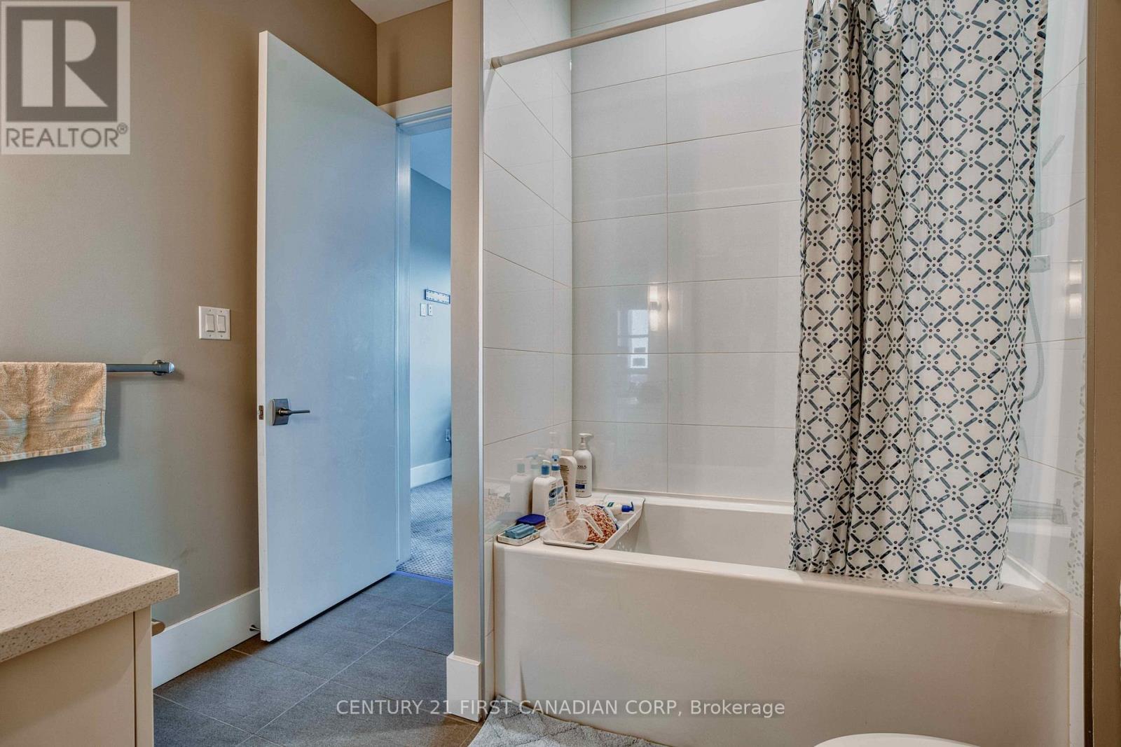 303 - 1705 Fiddlehead Place, London North (North R), ON - Indoor Photo Showing Bathroom