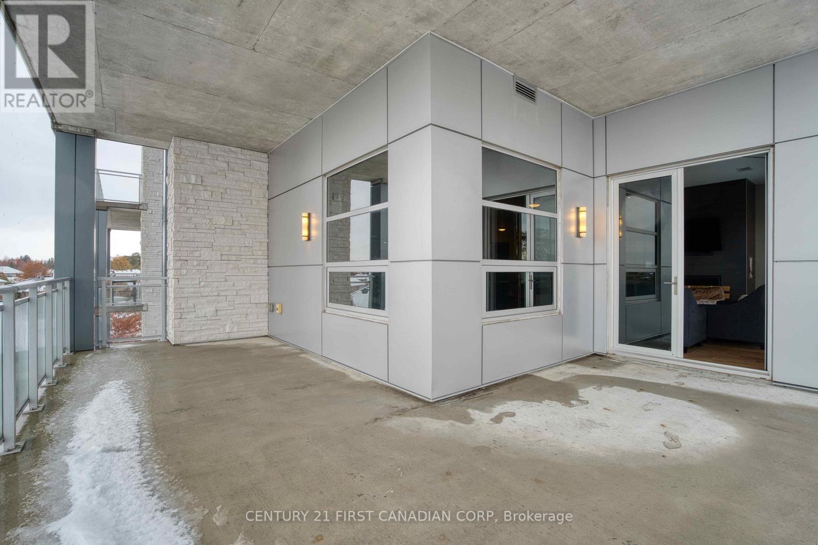 303 - 1705 Fiddlehead Place, London North (North R), ON - With Exterior