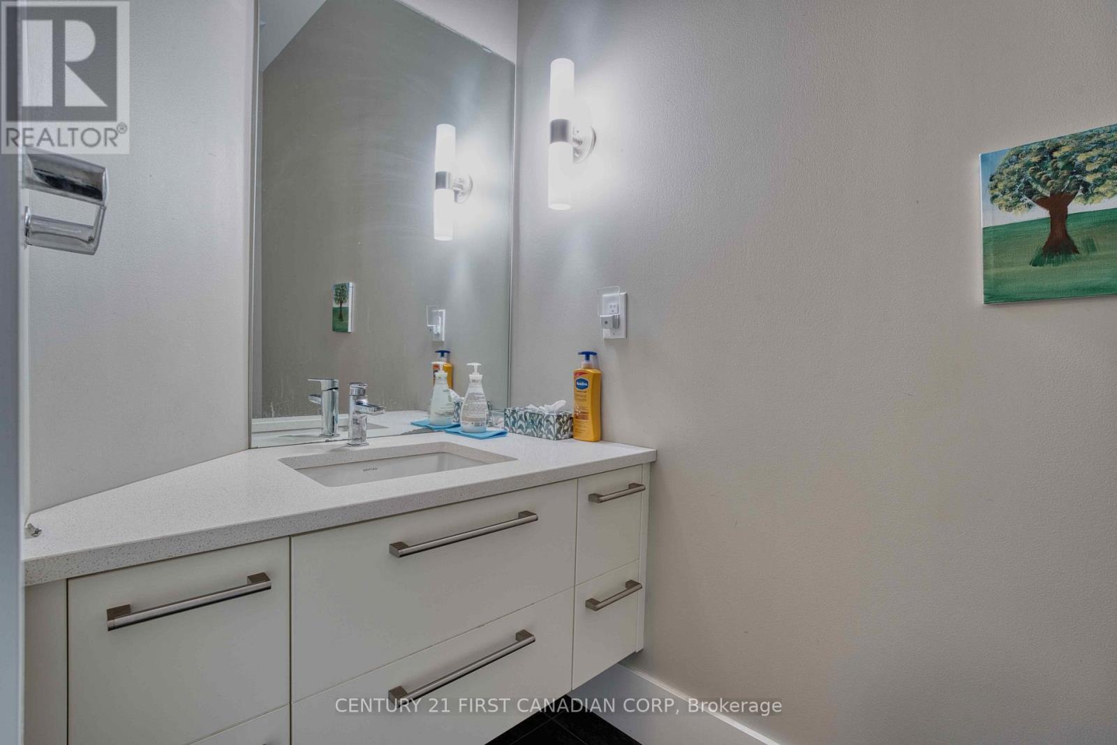 303 - 1705 Fiddlehead Place, London North (North R), ON - Indoor Photo Showing Bathroom
