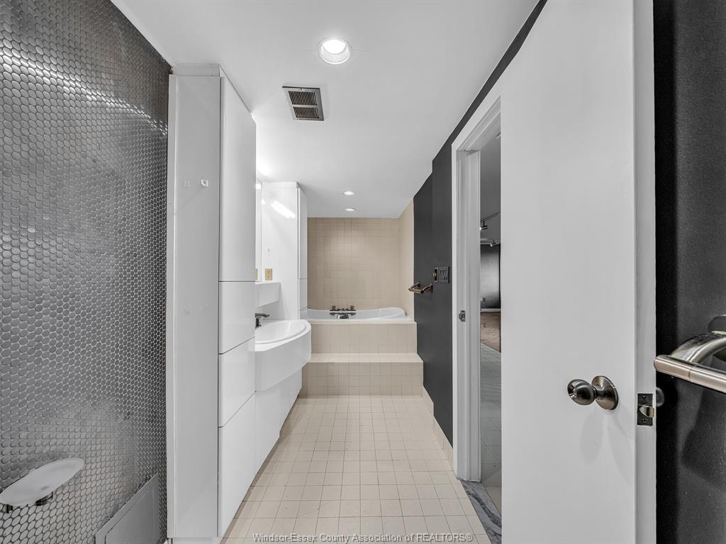 602-2144 Pelissier, Windsor, ON