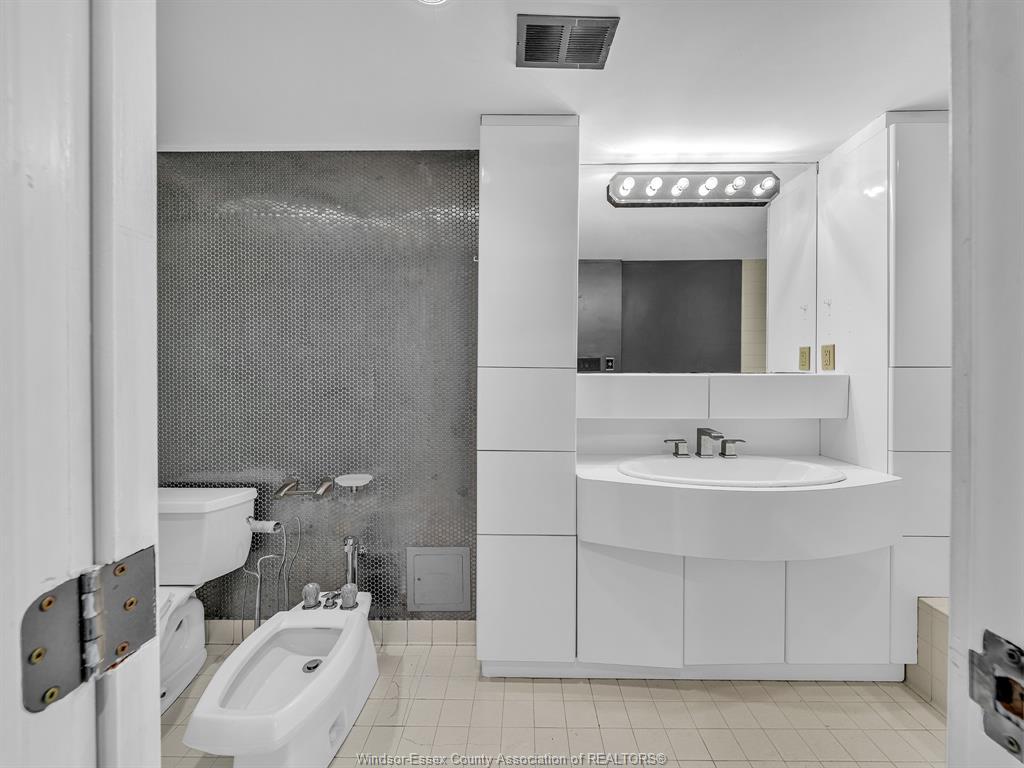 602-2144 Pelissier, Windsor, ON